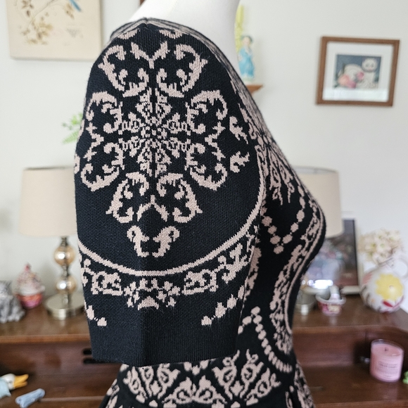 Romeo + Juliet Couture Damask Sweater Dress - Picture 8 of 13